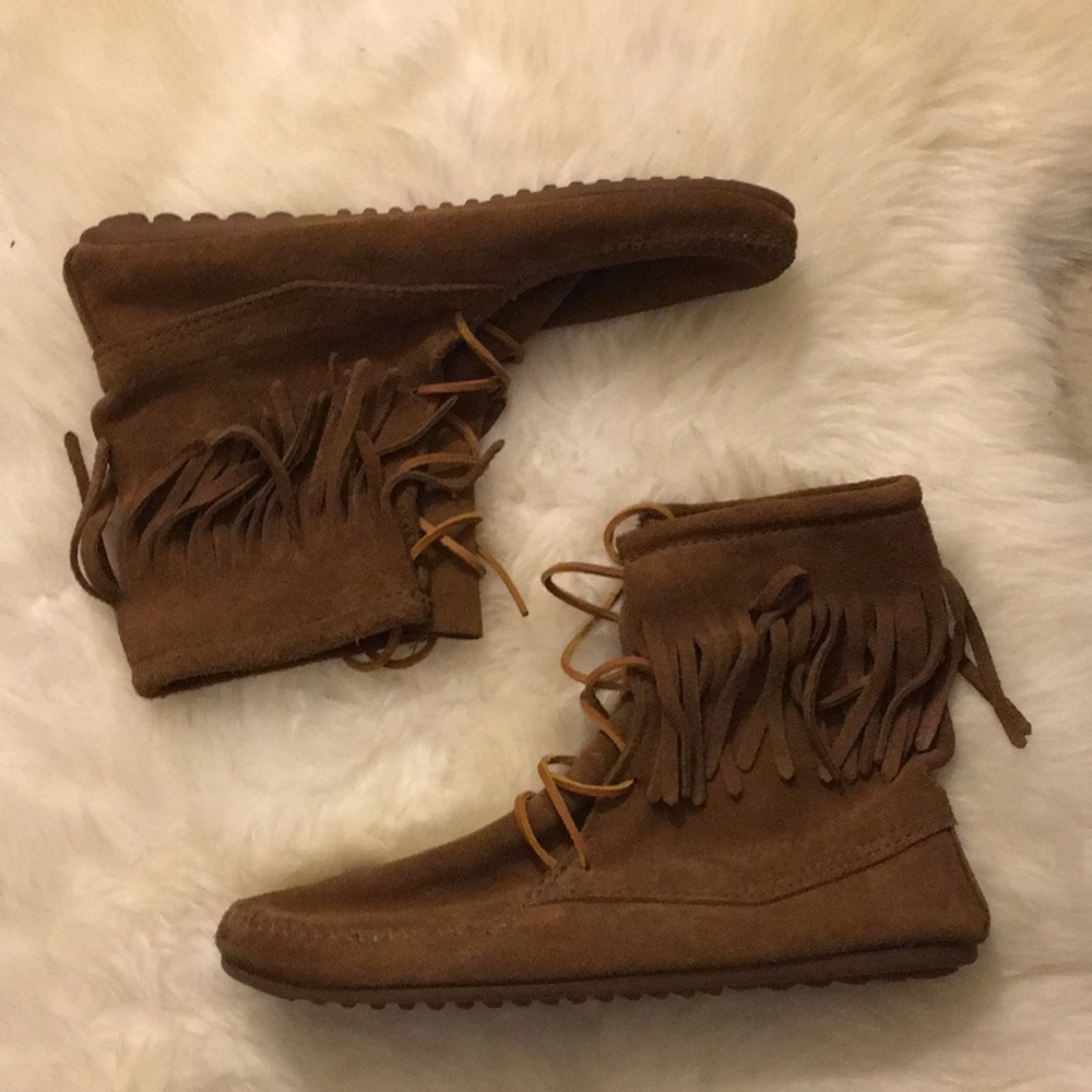 Minnetonka Tramper Ankle hi Bootie
